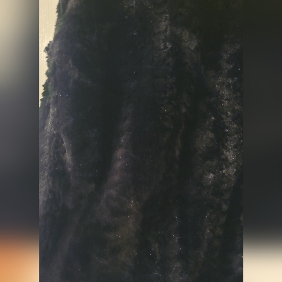 Girl's Black Faux Fur Vest Fuzzy & Soft Small 6-6x Open Vest Lapels Faded Glory. - Picture 10 of 11